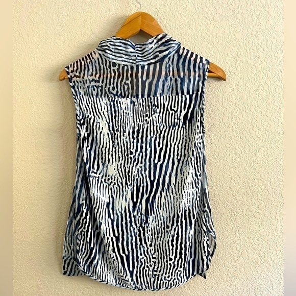 MaxMara sleeveless zebra print blouse size small - Picture 4 of 5